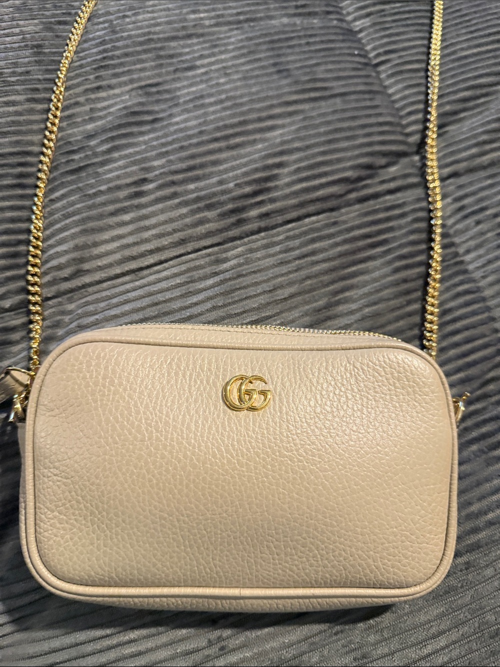 Gucci Cream Pebbled Leather Crossbody with Gold Chain